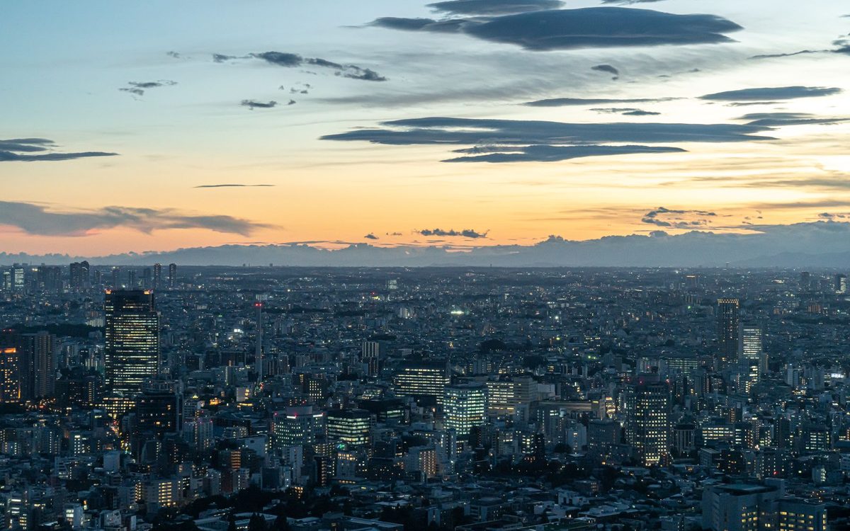 夕暮れの空の下に広がる、東京の街並み